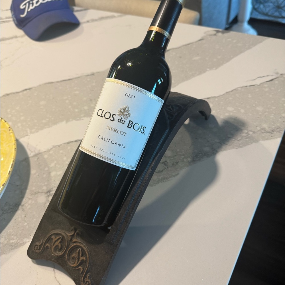 Wine Bottle Holder - Elegant Black Design